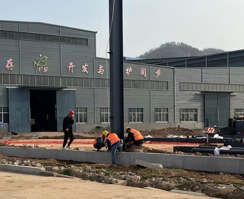 河南开云体育-开云（中国）
高端智能装备制造项目标准化厂房钢立柱完成吊装